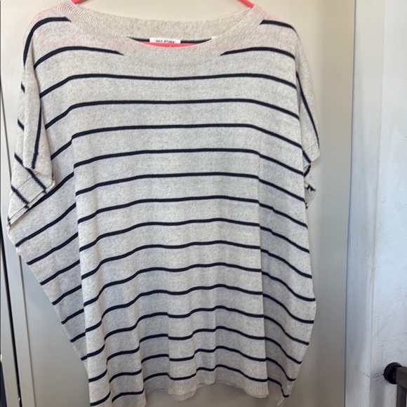 Max Studio Linen Blend Beige and Navy Knit Top Sz L - Picture 2 of 9